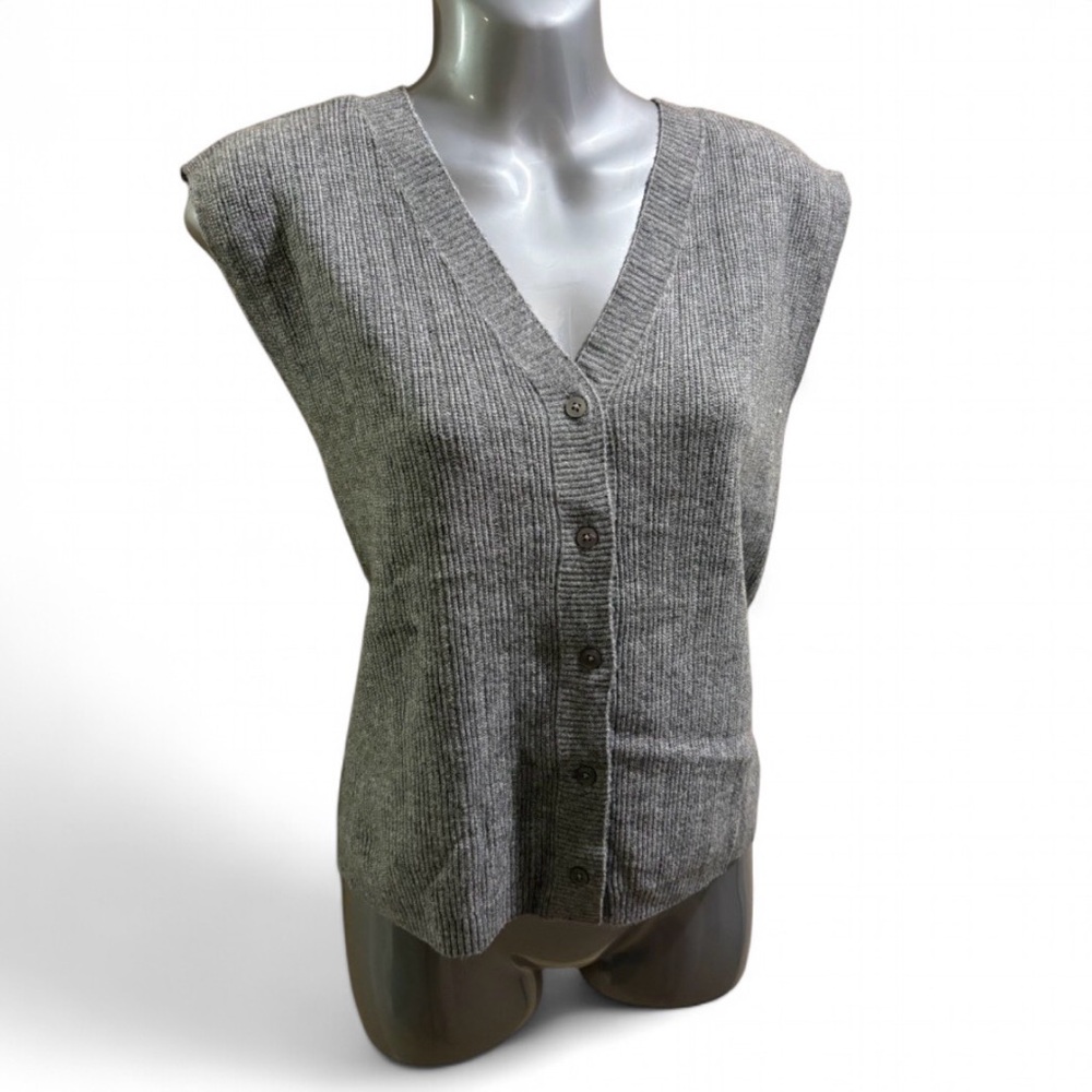 Song of Style Gray Sleeveless Button-Up Sweater Vest M
